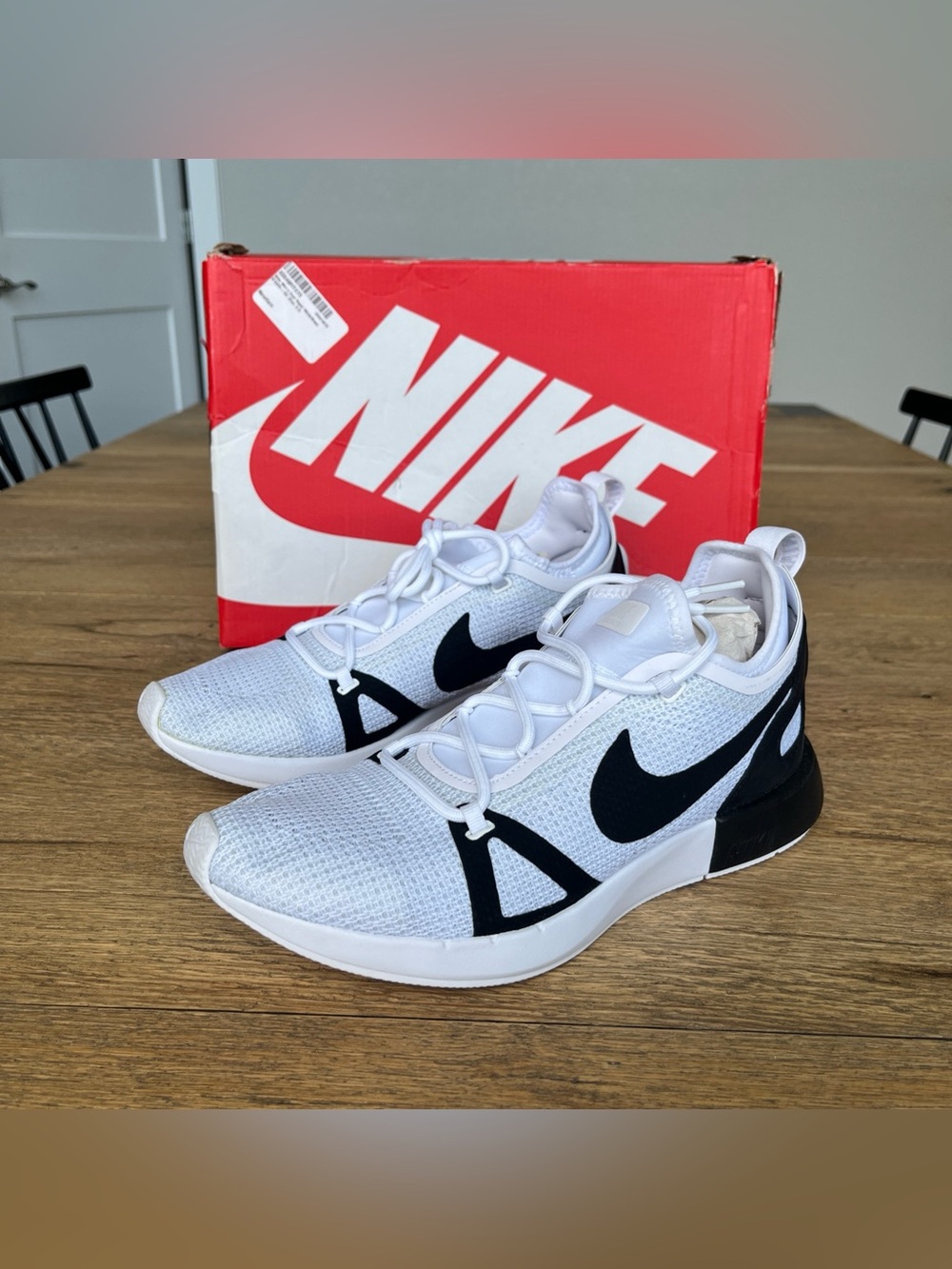 Size 8.5 Men’s 10 Women’s  NIKE Duel Racer White/Black 918228 102